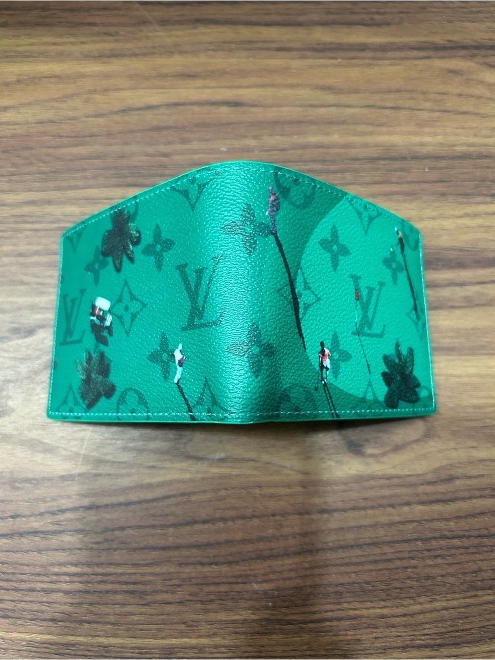 LOUIS VUITTON Golf Green
Bifold Wallet - Picture 3 of 4